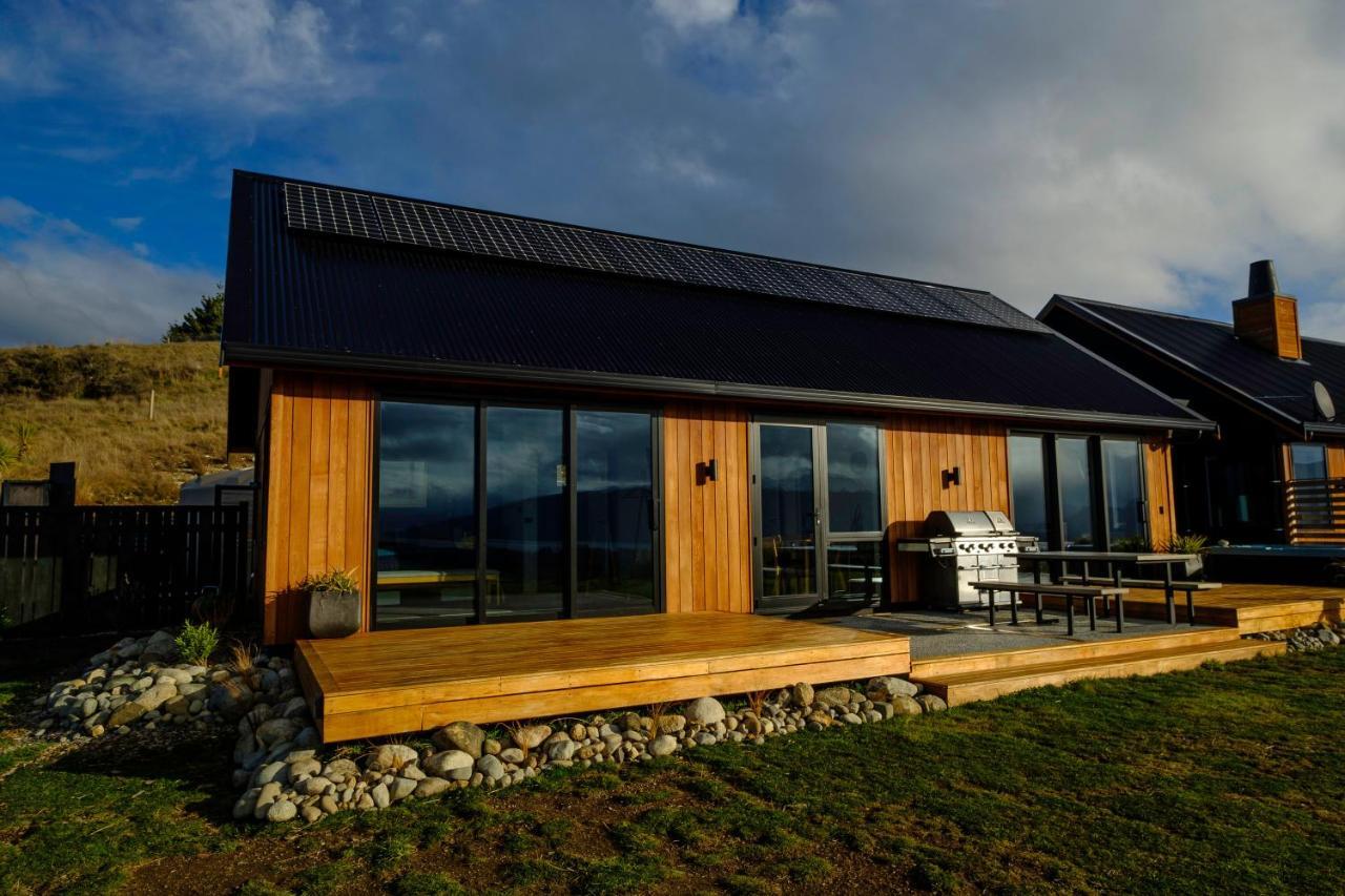 蒂阿瑙湖Fiordland Eco-Retreat -- Panoramic Views -- Hot Tub别墅 外观 照片