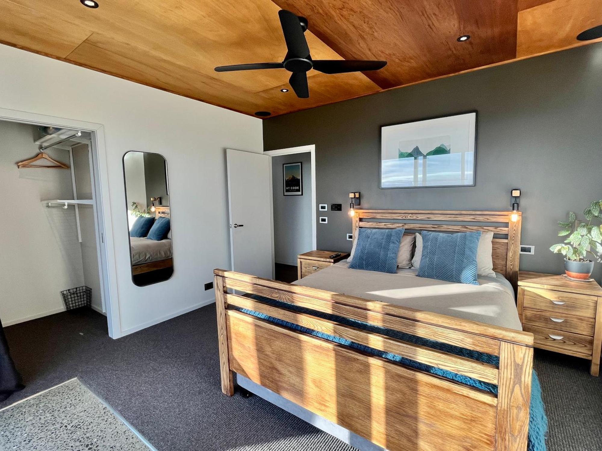 蒂阿瑙湖Fiordland Eco-Retreat -- Panoramic Views -- Hot Tub别墅 外观 照片